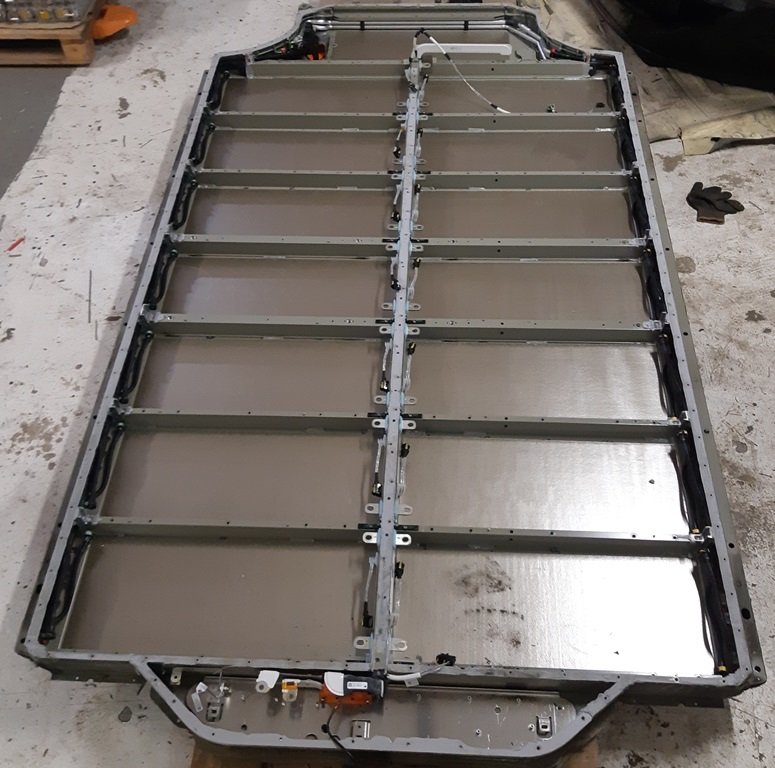 Alloggiamento batteria principale 85 KWH con tubi di raffreddamento e bus di alimentazione Tesla modello S 1014114-00-D